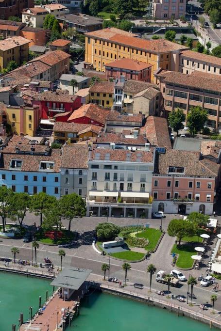 Ferienwohnung Attico In Piazza Matteotti Desenzano del Garda Exterior foto