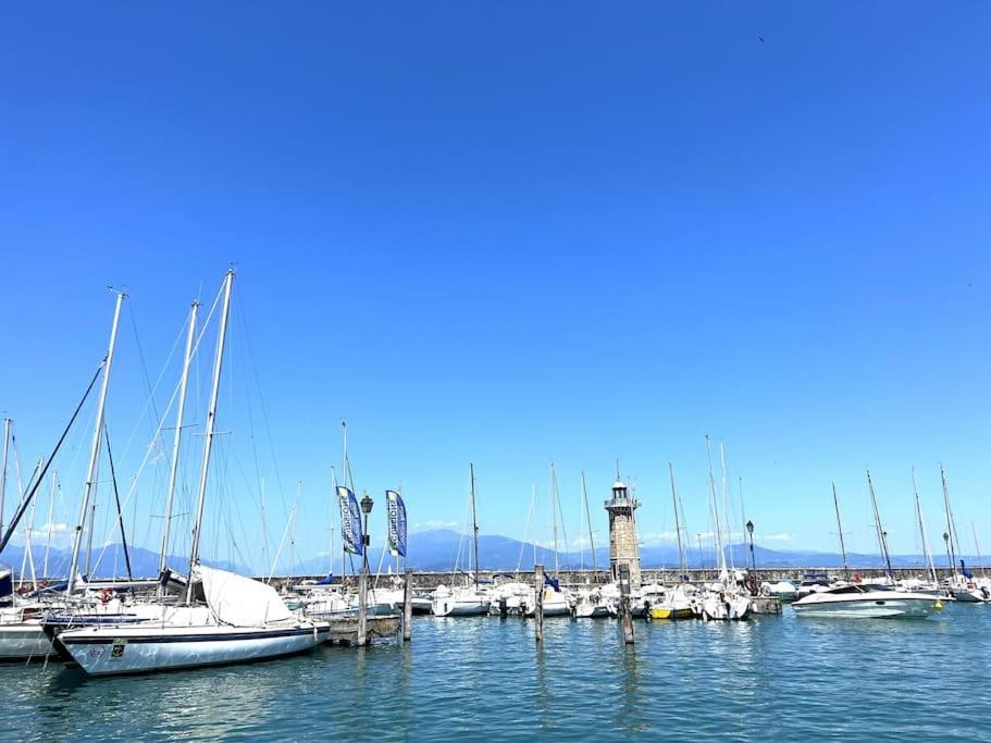 Ferienwohnung Attico In Piazza Matteotti Desenzano del Garda Exterior foto