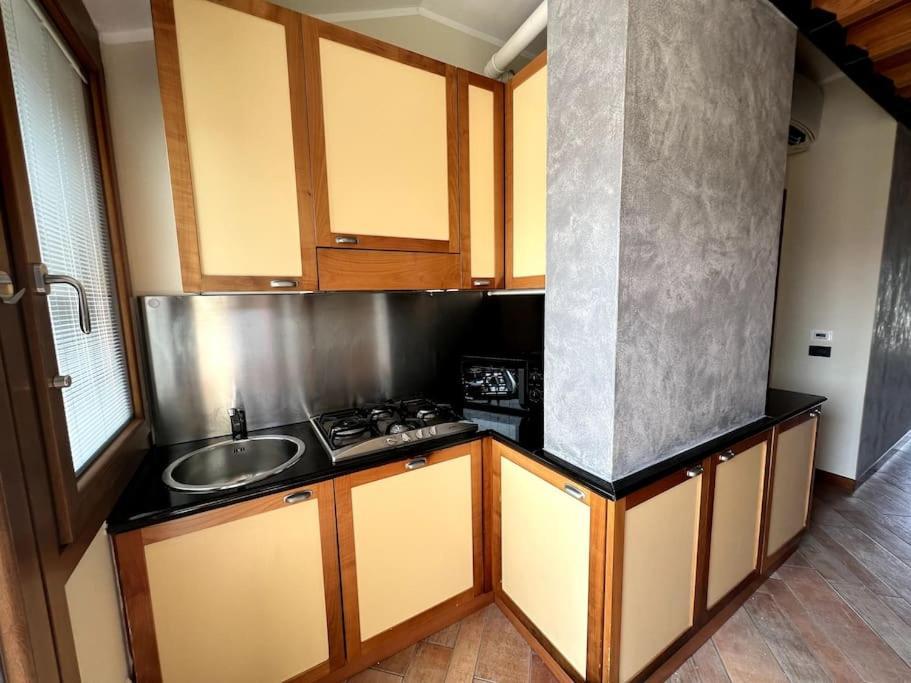Ferienwohnung Attico In Piazza Matteotti Desenzano del Garda Exterior foto