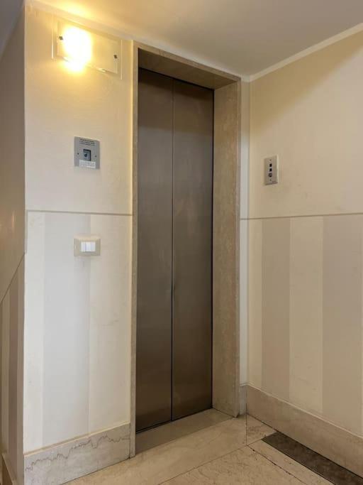 Ferienwohnung Attico In Piazza Matteotti Desenzano del Garda Exterior foto