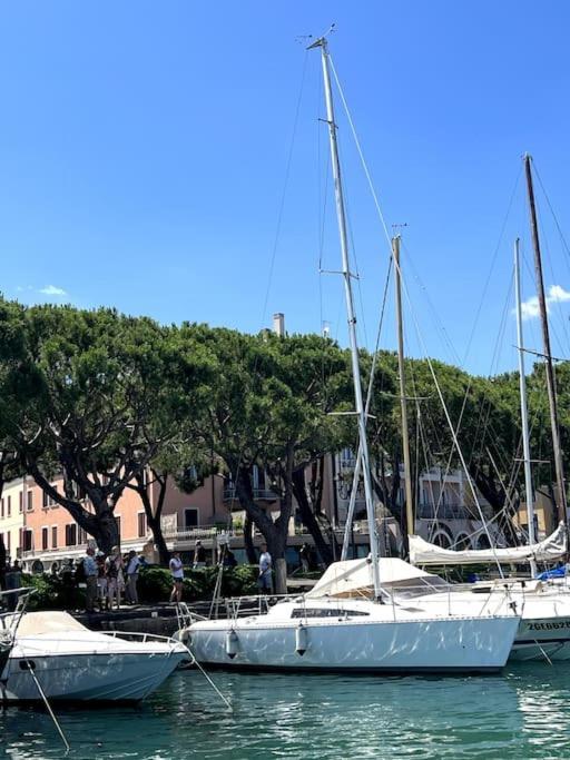 Ferienwohnung Attico In Piazza Matteotti Desenzano del Garda Exterior foto